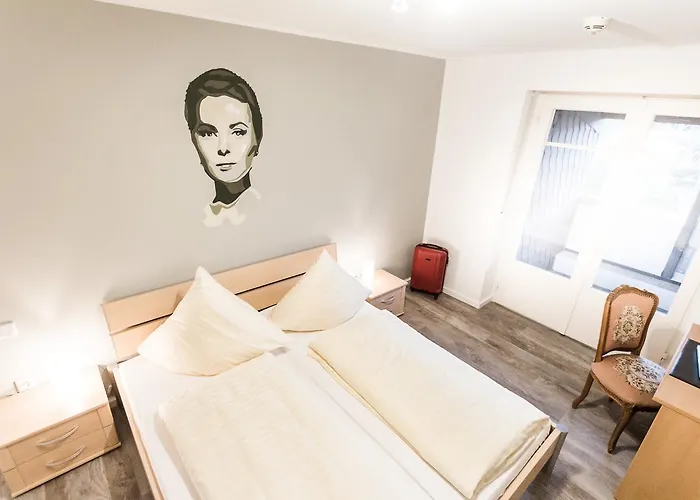 Rave מלון וולן